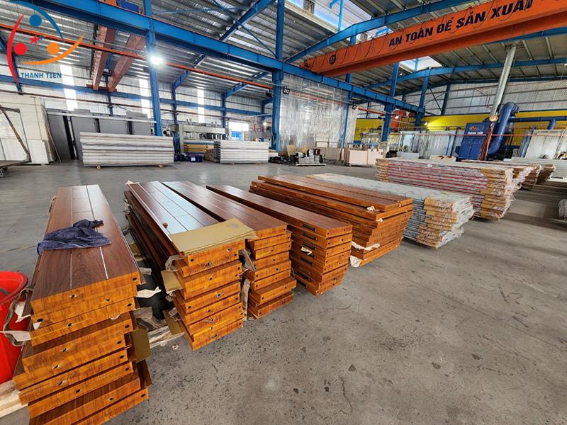 Xưởng sản xuất cửa thép chống cháy của Thành Tiến Xưởng sản xuất cửa thép chống cháy của Thành Tiến