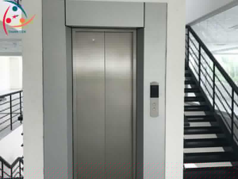 Thang máy 2 cửa vuông góc