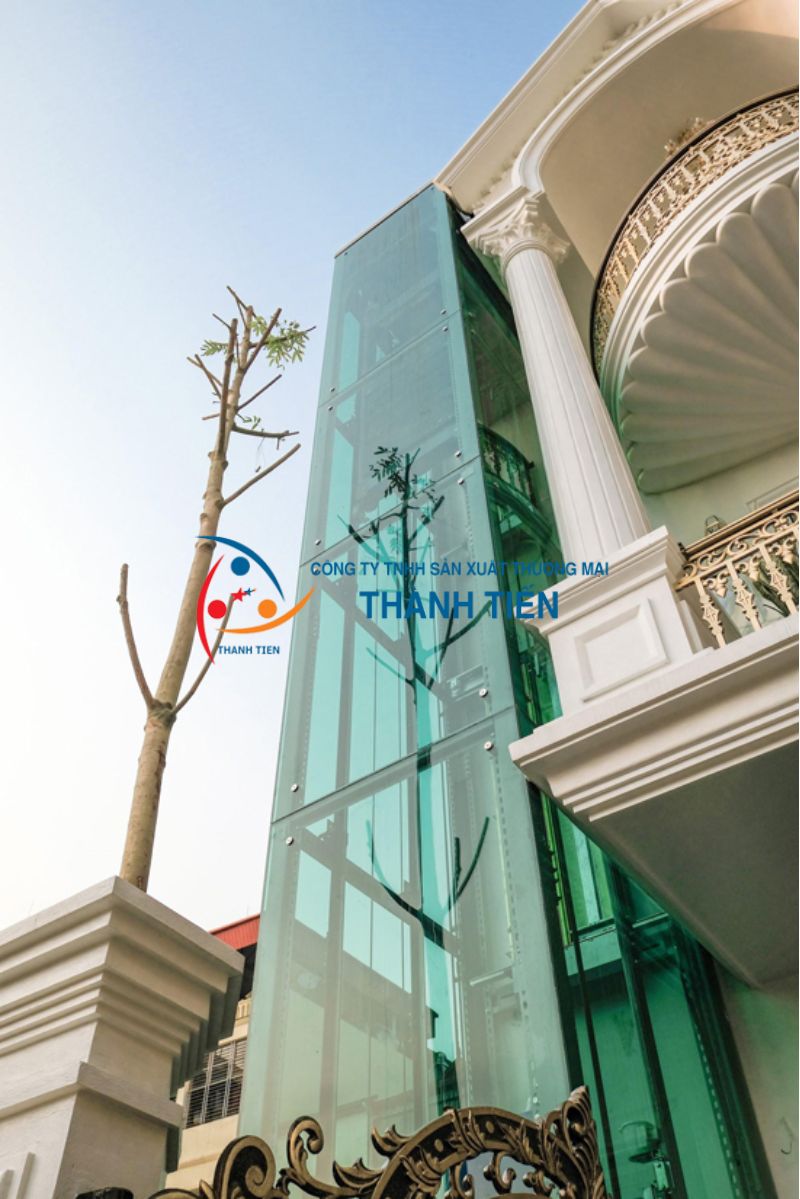 Thang máy lắp đặt ngoài trời với thiết kế kính cường lực, tầm nhìn thoáng rộng, thẩm mỹ cao