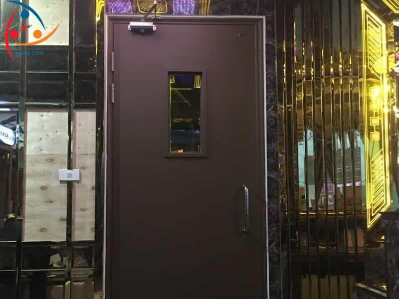 tại sao nên lắp đặt cửa thép chống cháy cho quán Karaoke?