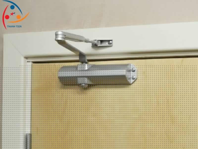 Tay co thủy lực hay còn gọi là tay co cửa chống cháy
