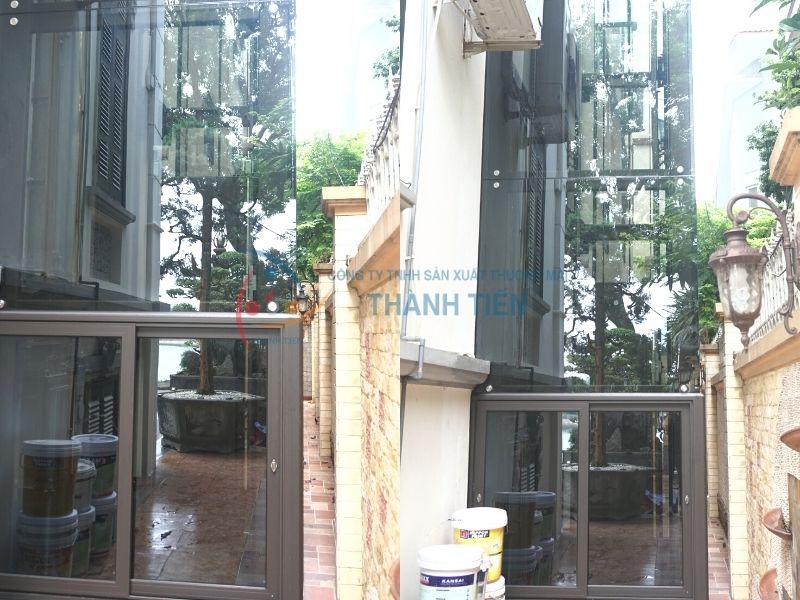 Thang máy gia đình làm bằng chất liệu kính trong suốt