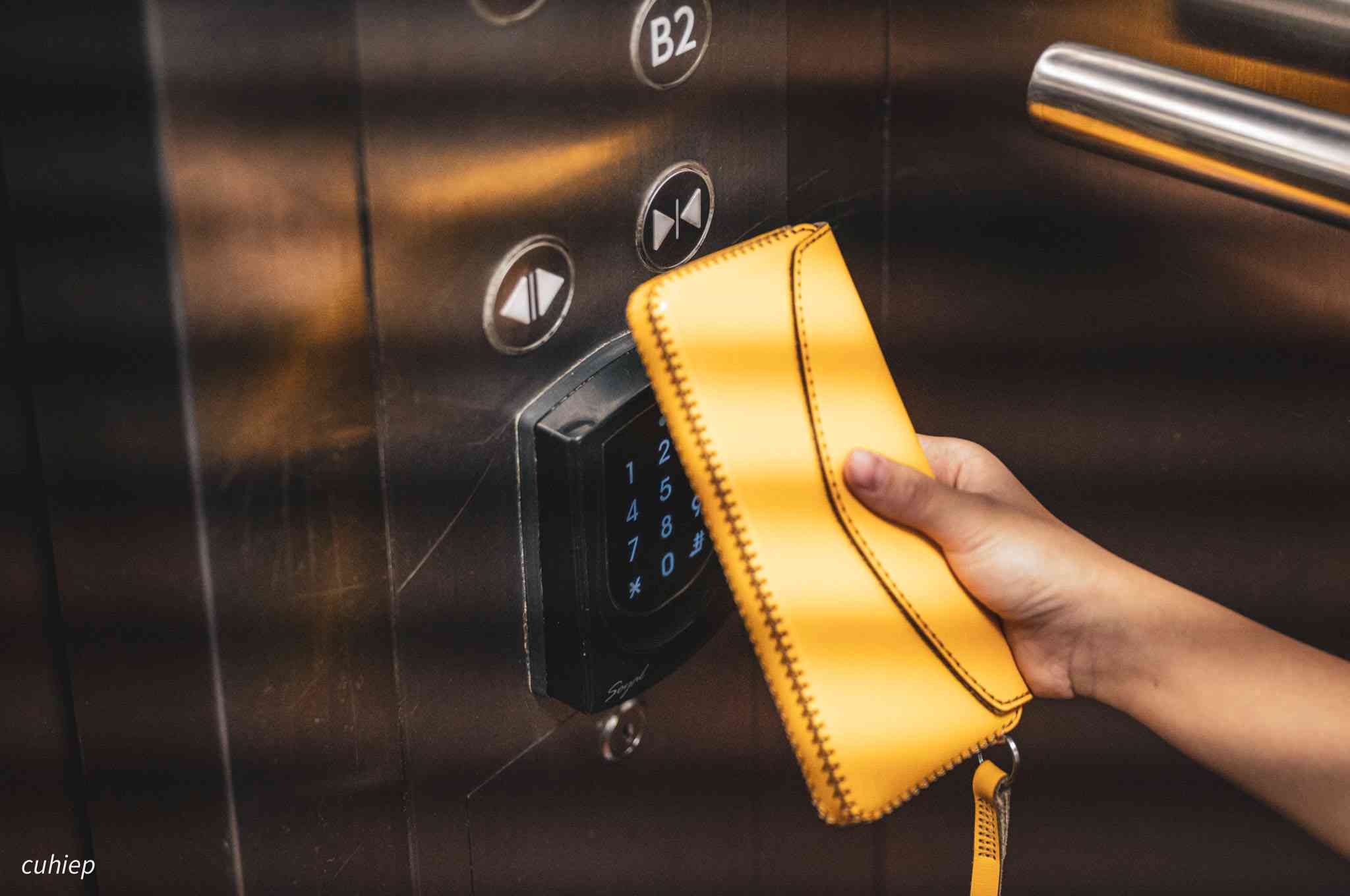 một số lưu ý khi sử dụng thẻ từ thang máy.