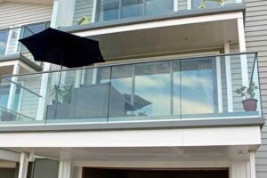 Tổng hợp mẫu lan can kính cường lực được ưa chuộng nhất 2023