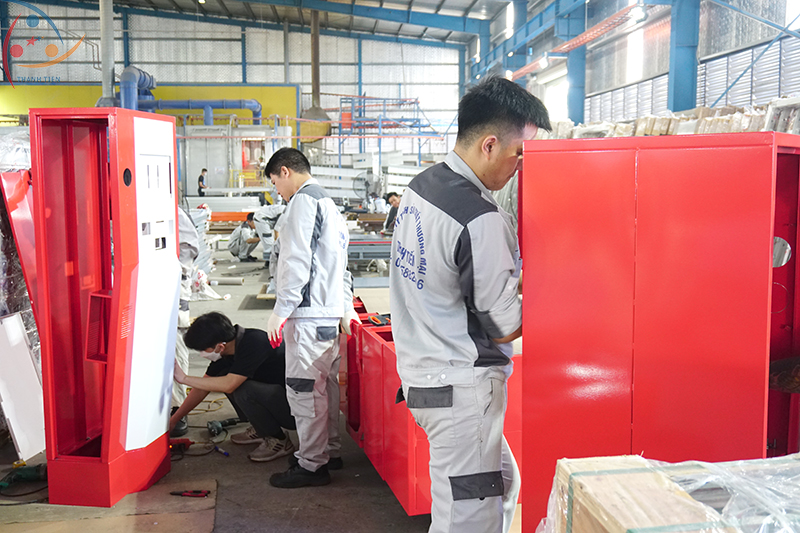 Lắp ráp hoàn thiện tủ ATM tại xưởng Thành Tiến