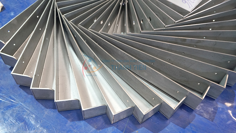 Gia công chấn gấp kim loại tại Thành Tiến