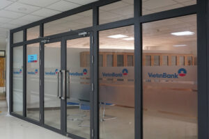 Báo giá vách kính chống cháy E/EI 15, 30, 60, 70 phút mới nhất 2026
