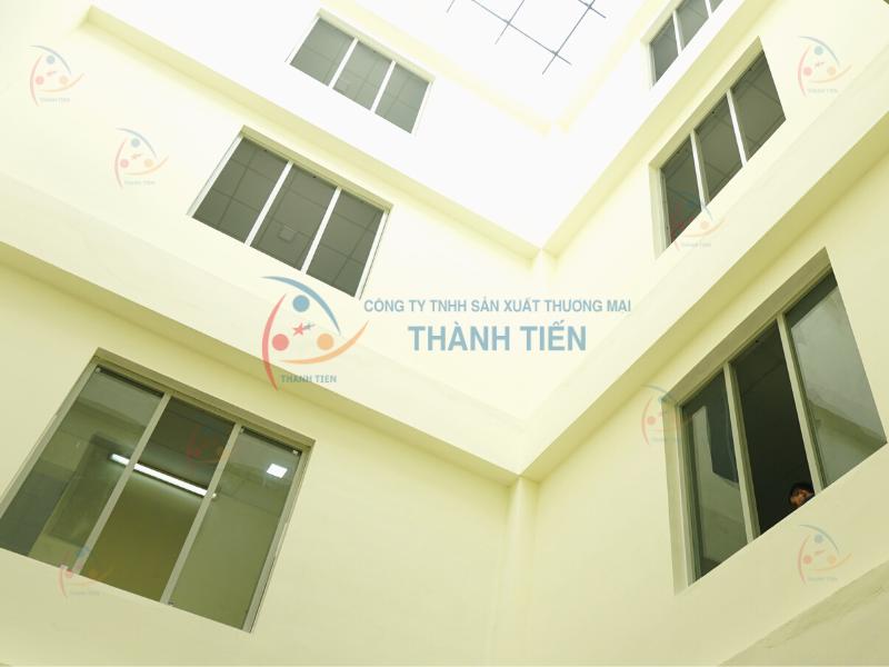 Cửa kính chống cháy 70 phút có đặc điểm gì?