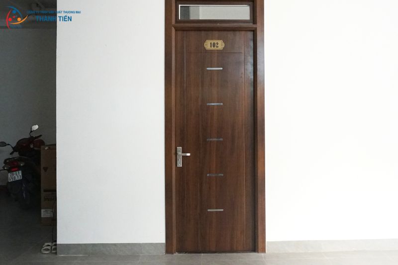 Cửa gỗ tự nhiên