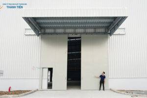 Công trình cửa treo công nghiệp Thành Tiến | Tập Đoàn Kính An Toàn Châu Âu