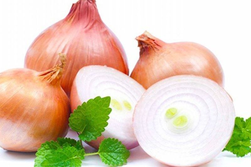 Dùng hành tây để tẩy rỉ sét