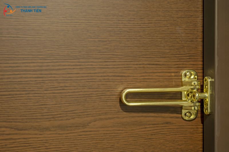 Chọn cửa thép vân gỗ hợp phong thủy chất lượng