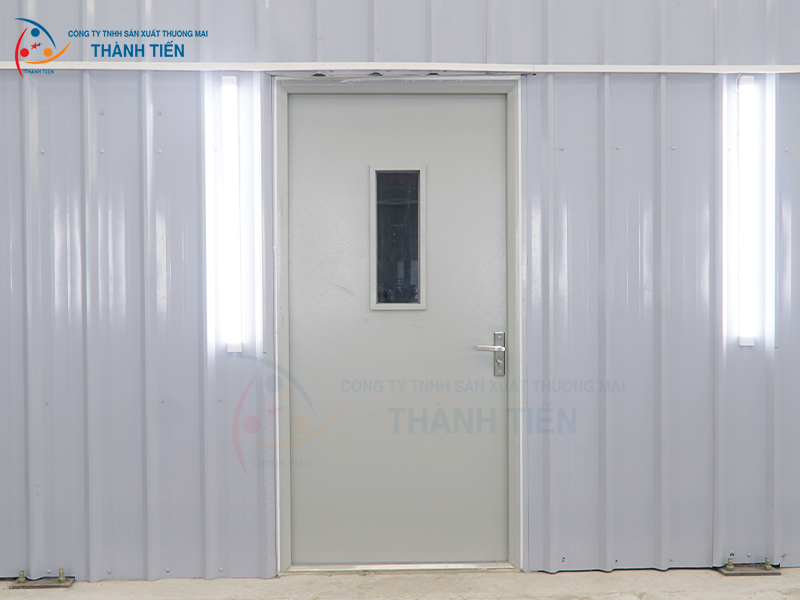 Cửa thép chống cháy kết hợp ô kính chống cháy