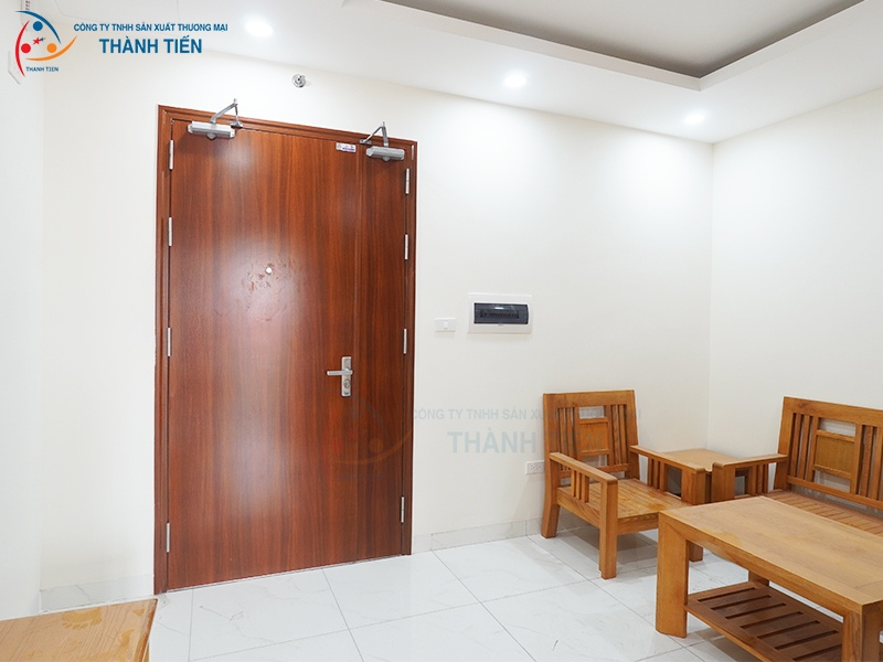 Cửa chống cháy vân gỗ 2 cánh lệch