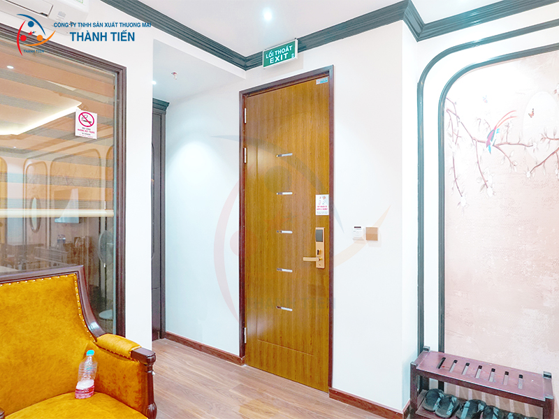 Cửa thép vân gỗ